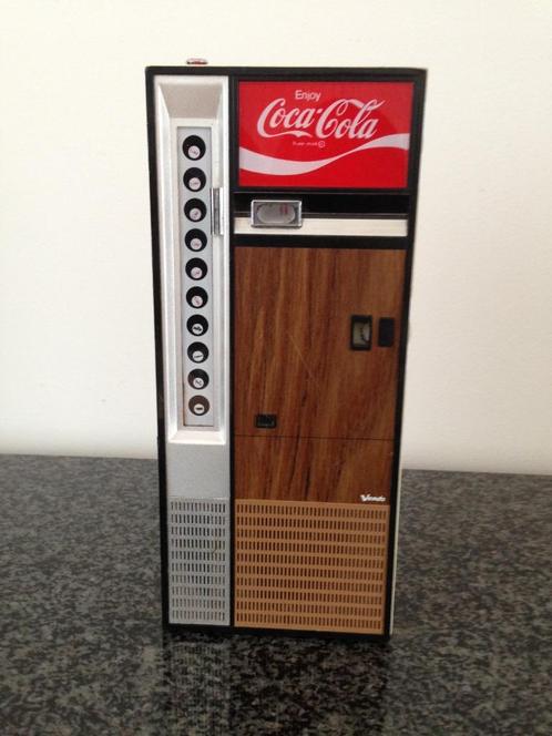 radio,Coca-Cola Vending Machine Vendo zeldzaam 21cm., Audio, Tv en Foto, Radio's, Zo goed als nieuw, Transistorradio, Ophalen