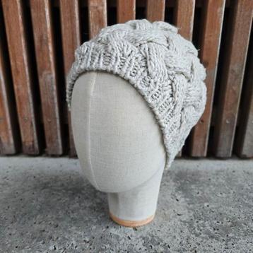Licht grijze beanie muts van hema beschikbaar voor biedingen