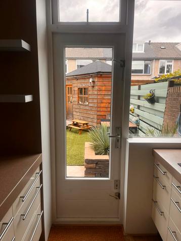 Houten Buitendeur met Glas beschikbaar voor biedingen