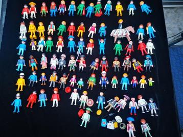 Grote collectie meer dan 80 stuks vintage Playmobil popjes beschikbaar voor biedingen