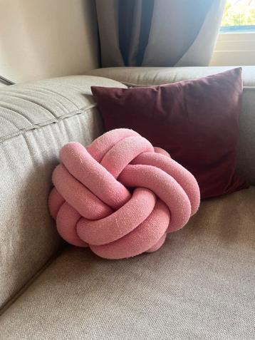 Design House Stockholm knot kussen roze beschikbaar voor biedingen