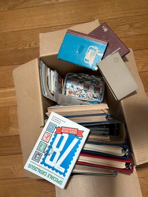Doos met postzegels, Postzegels en Munten, Munten en Bankbiljetten | Verzamelingen, Nederland en Buitenland, Ophalen of Verzenden