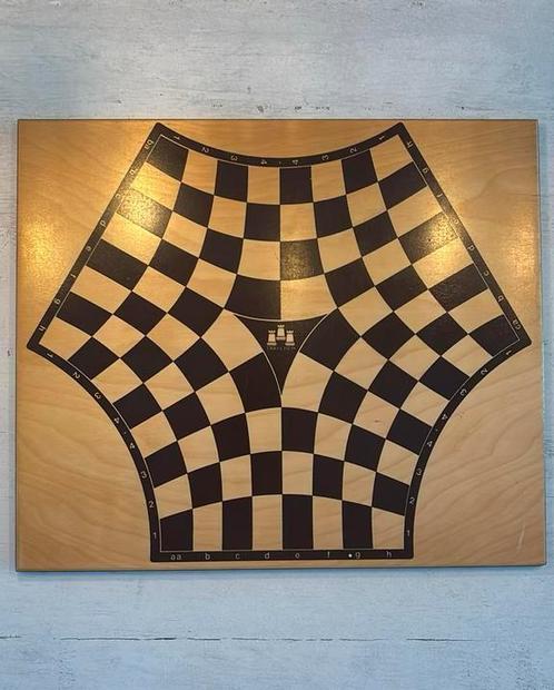 Uniek Houten 3-Speler Schaak- en Dambord 39,5 cm bij 34 cm, Hobby en Vrije tijd, Gezelschapsspellen | Bordspellen, Zo goed als nieuw