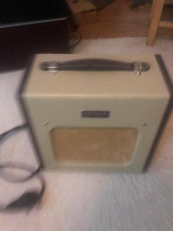 Fender champion 600 5W valve amp beschikbaar voor biedingen