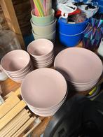Roze IKEA Serviesset - borden en kommen, Huis en Inrichting, Keuken | Servies, Ophalen, Gebruikt, Bord(en), Effen