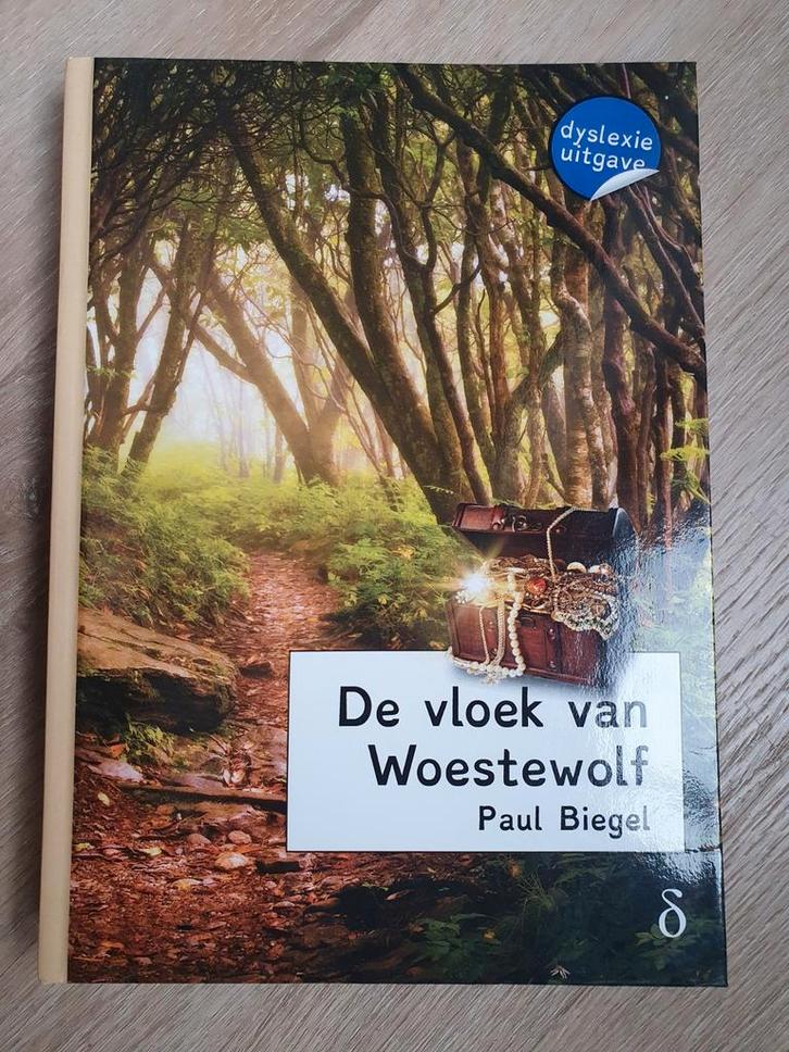 Paul Biegel - De vloek van Woestewolf dyslexie uitgave., Boeken, Kinderboeken | Jeugd | onder 10 jaar, Zo goed als nieuw, Fictie algemeen