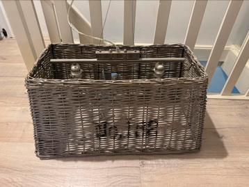 Rotan lamp beschikbaar voor biedingen