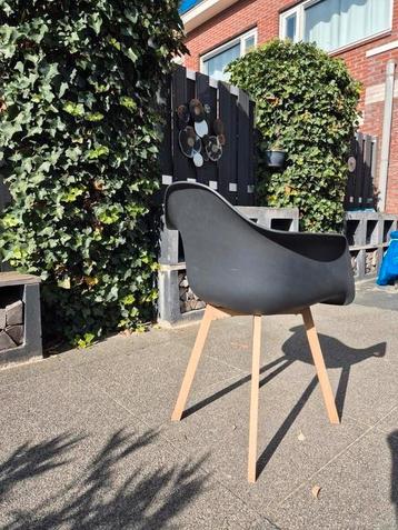 Stoel beschikbaar voor biedingen