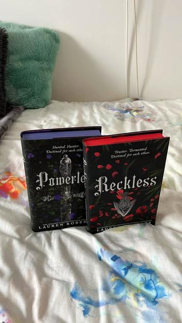 Powerless en Reckless Waterstones Lauren Roberts beschikbaar voor biedingen