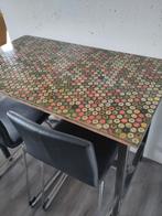 Unieke eettafel met bierdoppen blad, Ophalen, Gebruikt, 100 tot 150 cm, Overige materialen