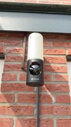 EZVIZ LC3 IP camera met verlichting, Minder dan 50 watt, Kunststof, Ophalen of Verzenden, Zo goed als nieuw