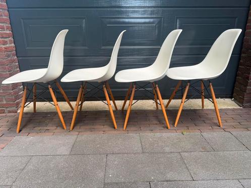 Eames Vitra eetkamerstoelen, Huis en Inrichting, Stoelen, Gebruikt, Hout, Kunststof, Metaal, Wit, Ophalen