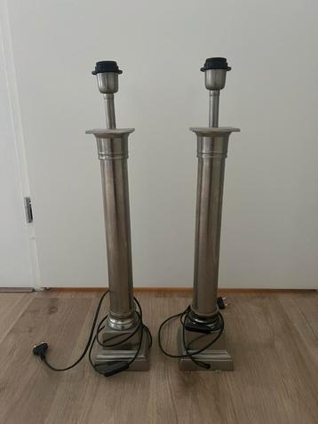 Zilver gekleurde lampen standaards 2 beschikbaar voor biedingen