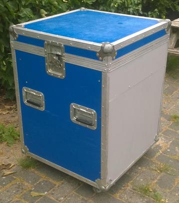 Flightcase op wielen, 65 x 65 x 72 cm (intern) beschikbaar voor biedingen