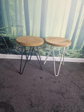 2 krukjes hout boomstam-look ijzeren voet beschikbaar voor biedingen