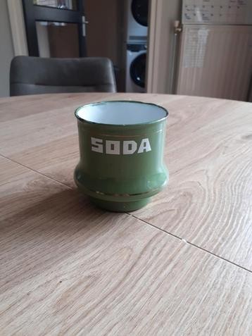 Vintage emaille soda bakje beschikbaar voor biedingen