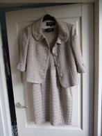 Addy van den Krommenacker jurk en jasje 40/42, Kleding | Dames, Gelegenheidskleding, Maat 38/40 (M), Overige typen, Beige, Ophalen of Verzenden
