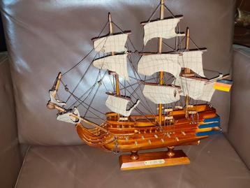 Houten Zeilschip Model - Decoratief Scheepsmodel beschikbaar voor biedingen