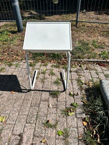 2x Inklapbare verstelbaar eet / hobby tafeltje beschikbaar voor biedingen