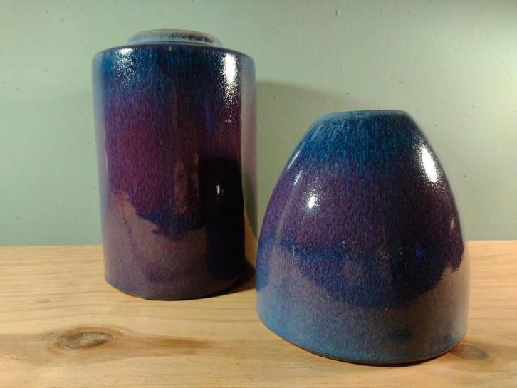 Vintage geglazuurd keramiek blauw paars 2 vazen, Antiek en Kunst, Antiek | Keramiek en Aardewerk, Ophalen