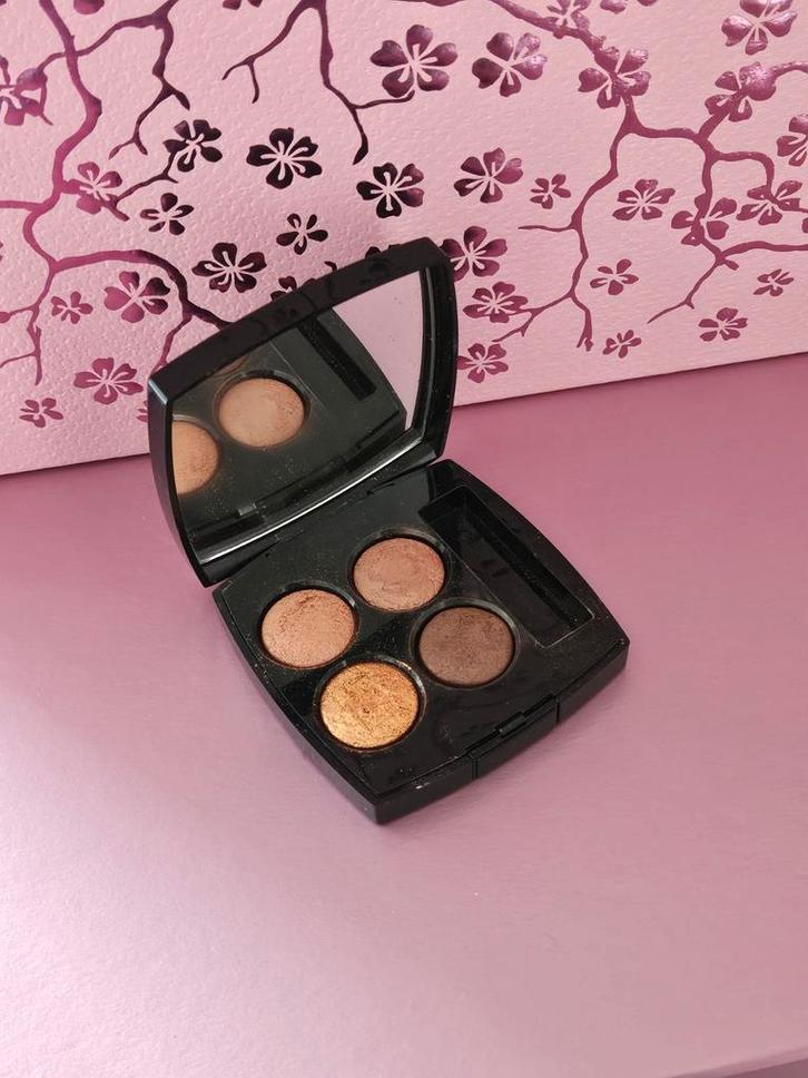 Chanel quad oogschaduw ombres 937 ombres de lune limited, Sieraden, Tassen en Uiterlijk, Uiterlijk | Cosmetica en Make-up, Zo goed als nieuw