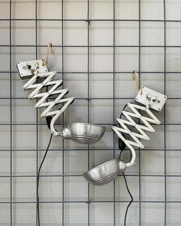 Twee Italiaanse vintage SCHAARLAMPEN beschikbaar voor biedingen
