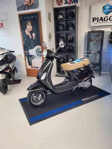 Vespa lx  2takt   zwart  nieuw!!!!  60 km  beschikbaar voor biedingen