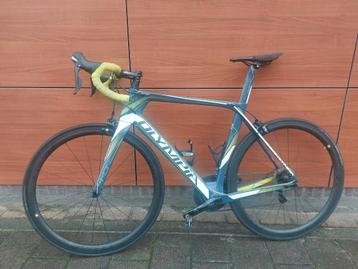 Wielrenfiets Olympia Ikon maat L met carbon wielset beschikbaar voor biedingen