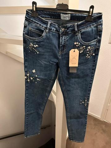 Cartoon Jeans Blauw met Sierstenen beschikbaar voor biedingen