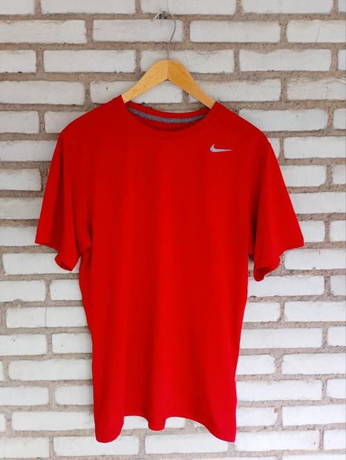 Nike Dri-Fit Sport T-shirt Rood - Maat M, Kleding | Heren, T-shirts, Zo goed als nieuw, Rood, Ophalen of Verzenden
