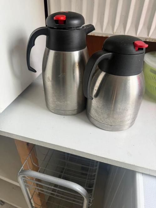 Set van 2 RVS thermoskannen – met drukknopdeksel, Witgoed en Apparatuur, Koffiemachine-accessoires, Zo goed als nieuw, Ophalen of Verzenden