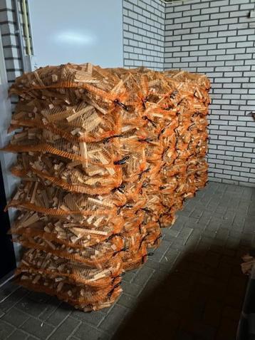 aanmaakhout beschikbaar voor biedingen
