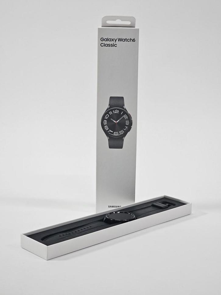 Samsung Galaxy Watch6 Classic - Smartwatch - 43mm 4g - Zwart, Sieraden, Tassen en Uiterlijk, Smartwatches, Gebruikt, Android, Zwart