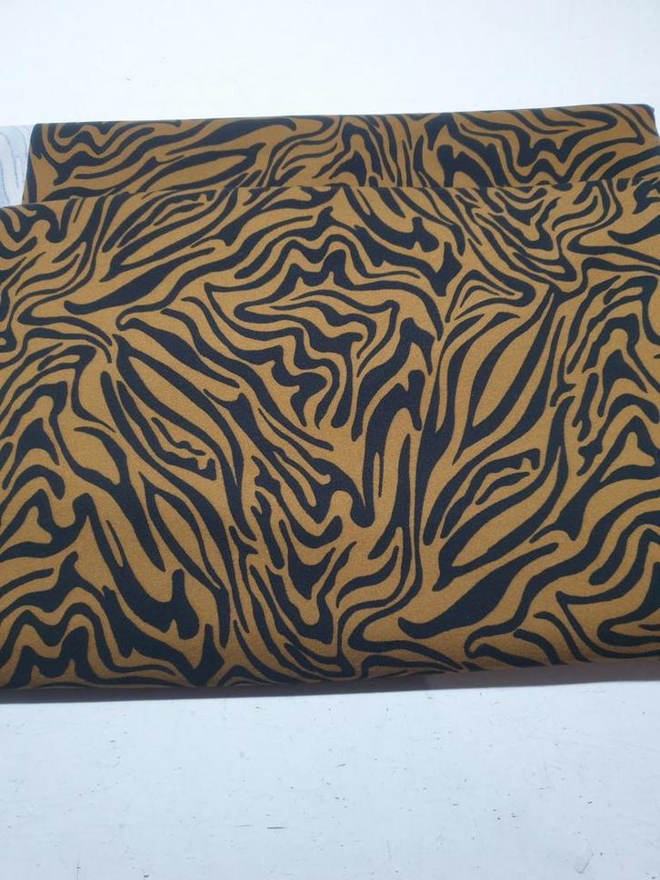 Crepe bruin zwart zebra (131), Hobby en Vrije tijd, Stoffen en Lappen, Nieuw, 120 cm of meer, 200 cm of meer, Bruin, Ophalen of Verzenden