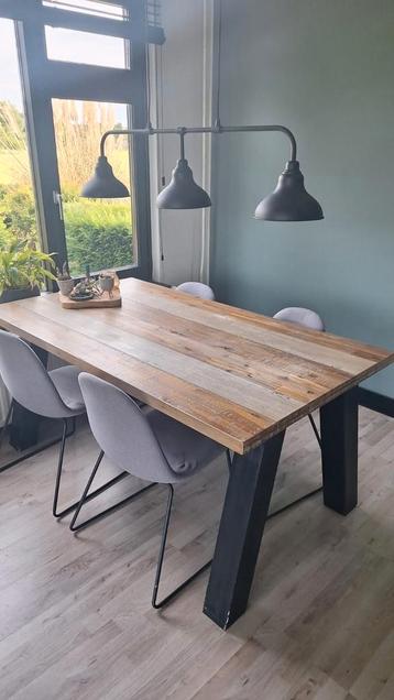 Eetkamer tafel, eikenhout, industrieel, zwarte poten beschikbaar voor biedingen