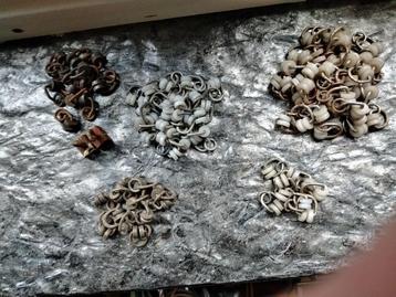 Antieke gordijnrunners beschikbaar voor biedingen