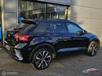 Volkswagen T-Roc 1.5 TSI R-Line Panorama/Keyless/Black Style, 1258 kg, 1498 cc, Zwart, 4 cilinders