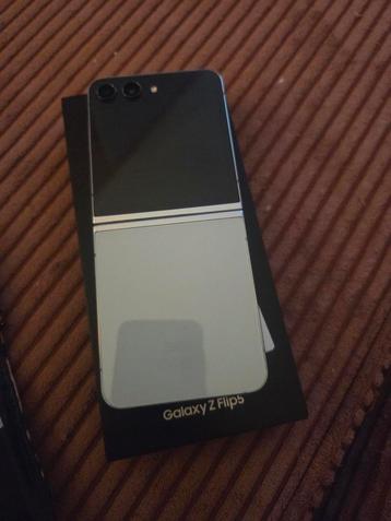 Samsung Galaxy Z Flip 5 - Zo goed als nieuw! beschikbaar voor biedingen
