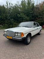 Mercedes Benz W123 200D, Auto's, Voorwielaandrijving, 4 cilinders, Zwart, Origineel Nederlands