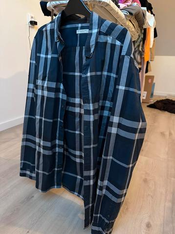 Burberry beschikbaar voor biedingen