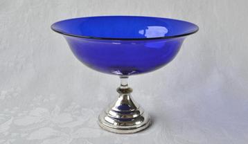 Blauw glazen snoepschaaltje / Bonbonnière met zilveren voet beschikbaar voor biedingen