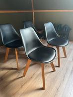 4 zwarte stoelen met houten poten, Huis en Inrichting, Stoelen, Gebruikt, Zwart, Ophalen of Verzenden, Vier