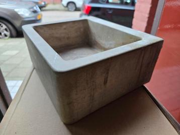 Betonnen design wasbakje van OZON  beschikbaar voor biedingen