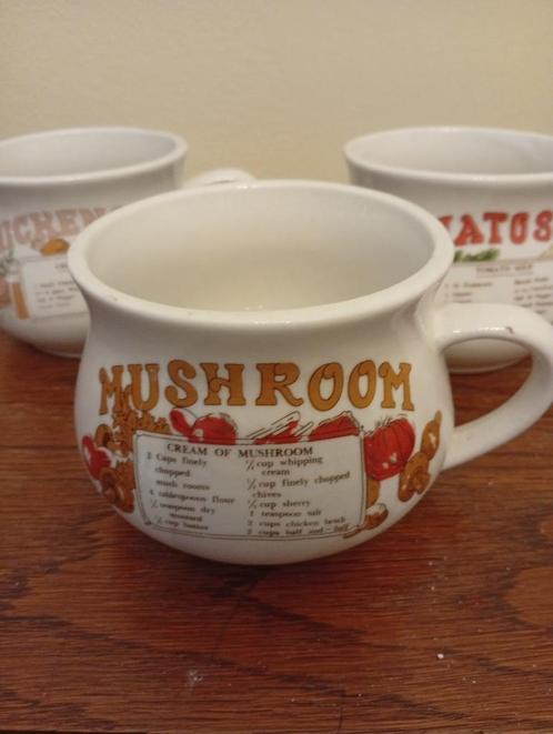 3 Vintage jaren ’70 soepkommen, Huis en Inrichting, Keuken | Servies, Gebruikt, Kom(men), Overige stijlen, Aardewerk, Ophalen of Verzenden