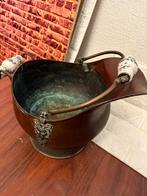 Antieke koperen emmer met porseleinen handvatten, Ophalen, Koper