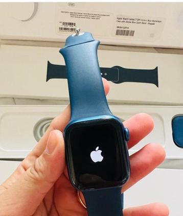 Apple Watch Series 7 (GPS, 41mm) Abyss Blue beschikbaar voor biedingen