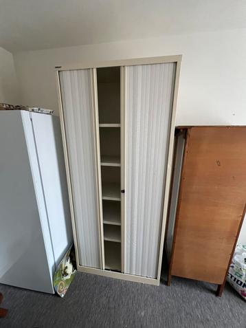 Archiefkast beschikbaar voor biedingen