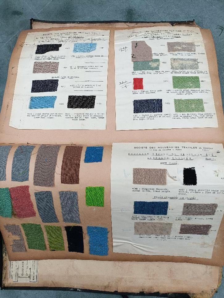 Stalenboek stoffen Societe des Nouveautes Textiles 1934-1935, Hobby en Vrije tijd, Stoffen en Lappen, Gebruikt, Overige materialen