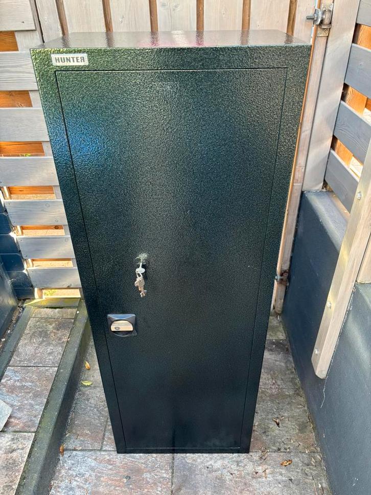 Zeer goede Hunter wapenkluis - 8 geweren met munitievak, Huis en Inrichting, Kasten | Lockerkasten, Zo goed als nieuw, Ophalen