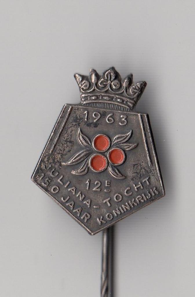 Juliana Wandeltocht 1963 speldje, Verzamelen, Speldjes, Pins en Buttons, Gebruikt, Speldje of Pin, Overige onderwerpen, Ophalen of Verzenden